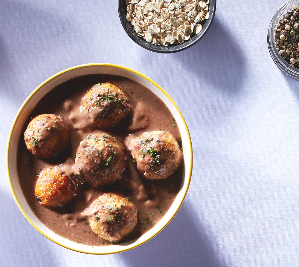 Alb Ndigas De Pollo Con Salsa De Frijol Y Chipotle Chef Oropeza