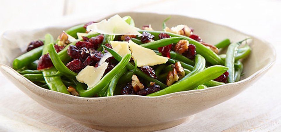 Ensalada de ejotes arándanos y queso parmesano Chef Oropeza