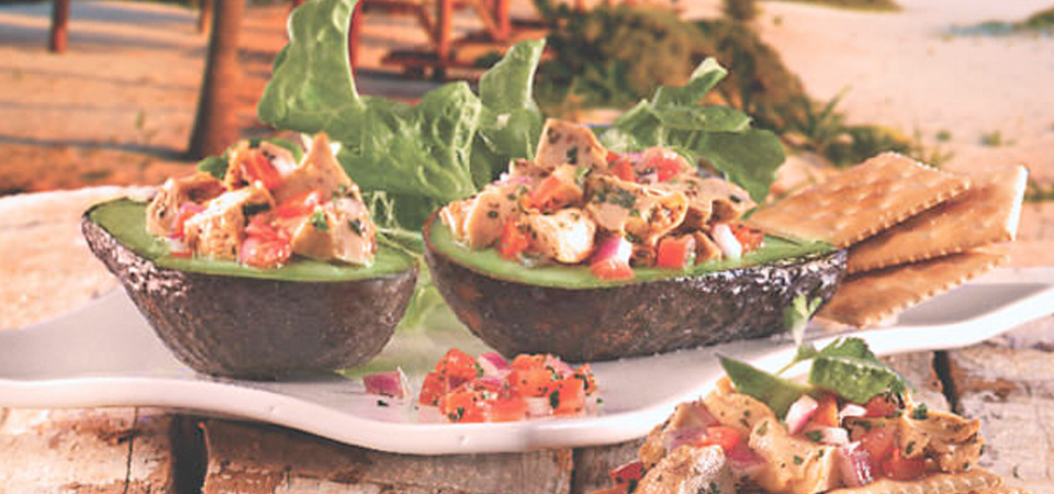 Aguacates rellenos de ceviche de caracol