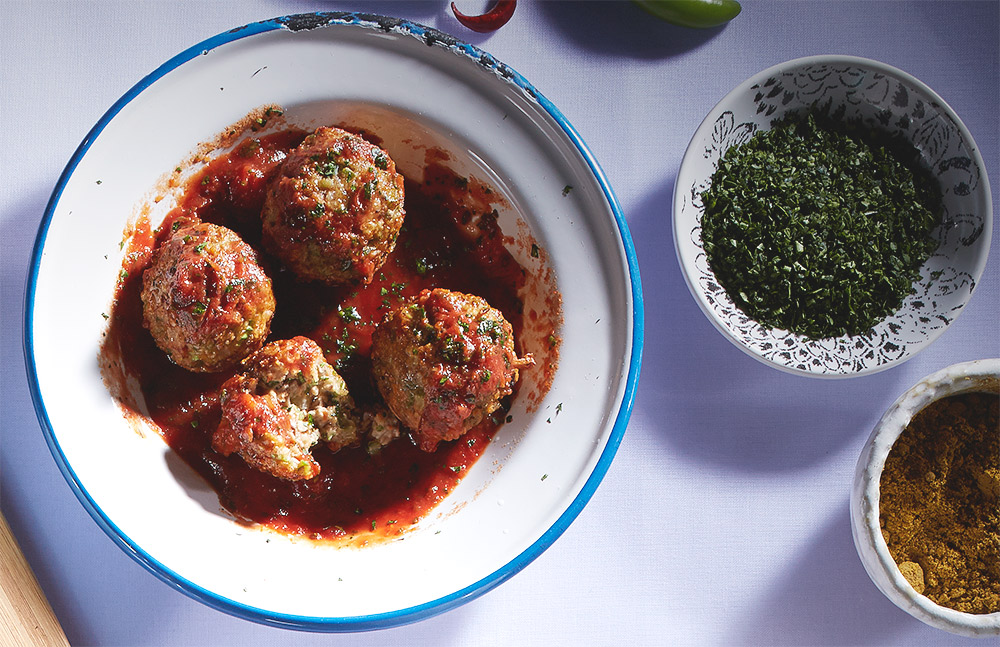 Albóndigas Alternativas con Salsa de Tomate y Albahaca