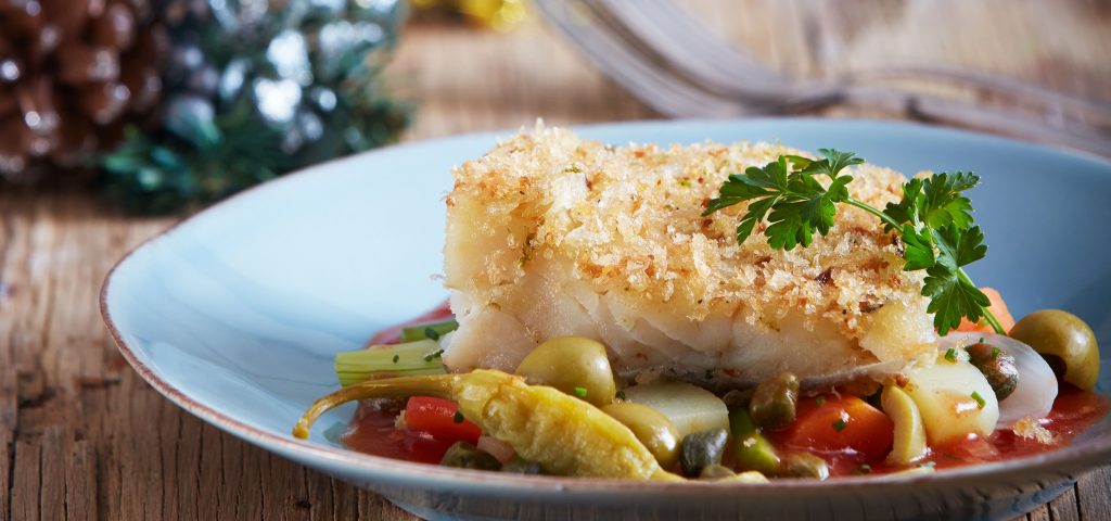 Bacalao al Horno con Vegetales y Salsa de Tomate