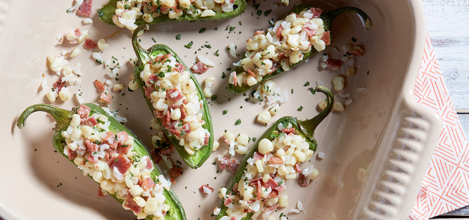 Chiles rellenos con tocino y elotes asados | Chef Oropeza