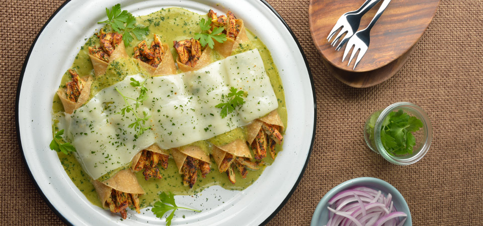 Enchiladas Suizas con Pollo al Achiote | Chef Oropeza