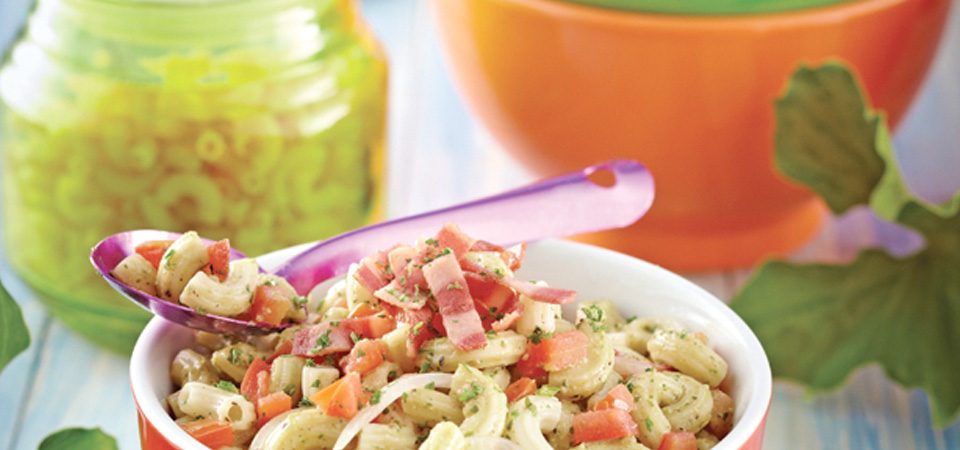 Ensalada de codo con pesto de espinaca y nueces