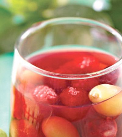 Gelatina de vino tinto y frutas de temporada