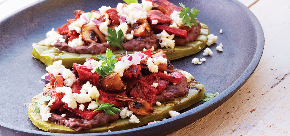 Huarache de Nopal con Cecina Enchilada