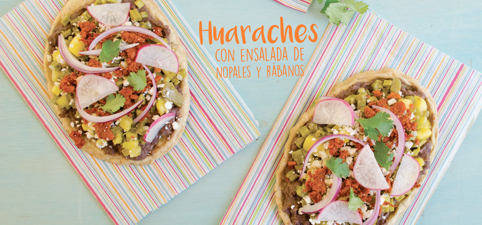 Huaraches con ensalada de nopales y rábanos