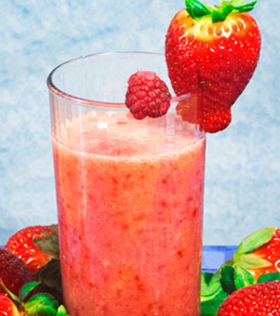 Licuado de frutas rojas