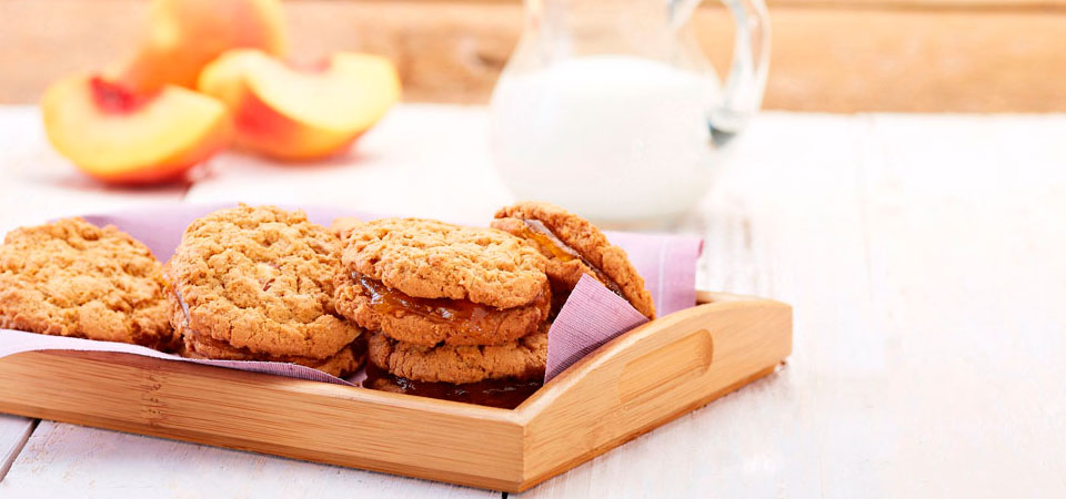 Sándwiches de Galleta con Mermelada de Durazno y Amaretto