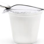 yogurt con mermelada