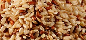 Arroz integral, tu cómplice bajo en grasa