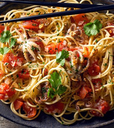 Spaghetti con pulpo al mojo de ajo