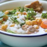 Caldo de res con chambarete y arroz