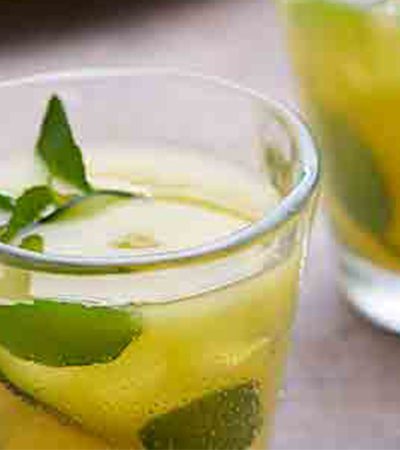 Agua de naranja con pepino y menta