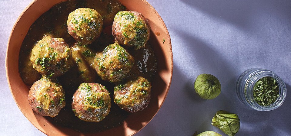 Albóndigas De Res Con Salsa Verde Borracha