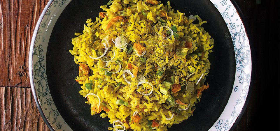 Arroz amarillo con flor de calabaza