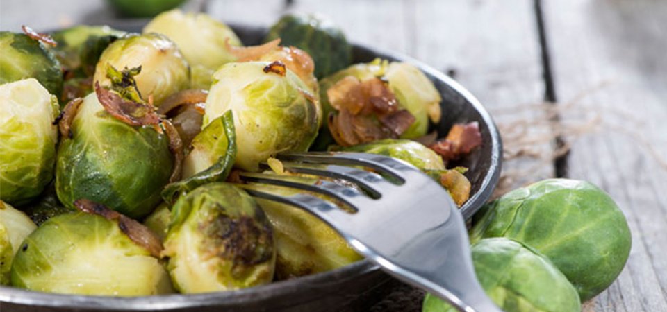 Ensalada De Coles De Bruselas Rostizadas Con Uvas