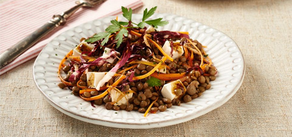 Ensalada de Lentejas con Vegetales y Queso Panela