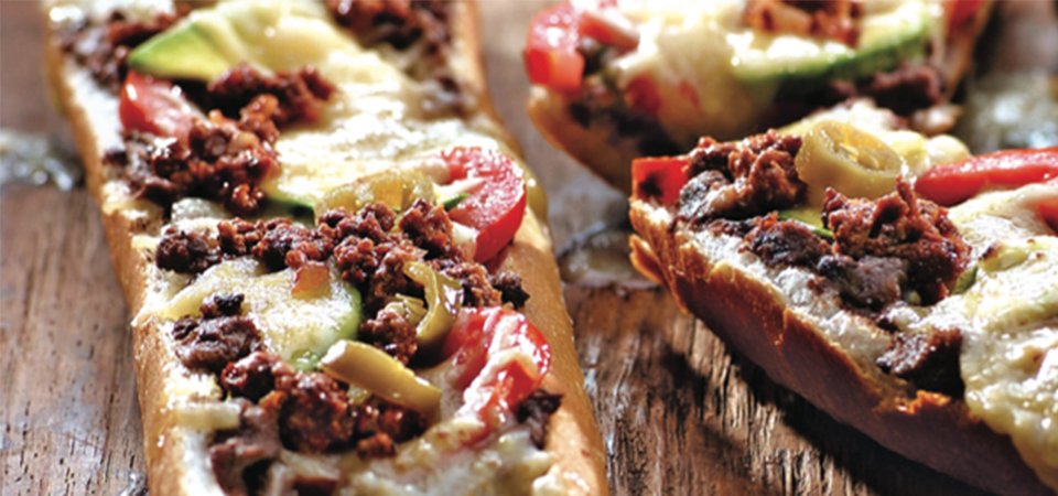 molletes carne chorizo