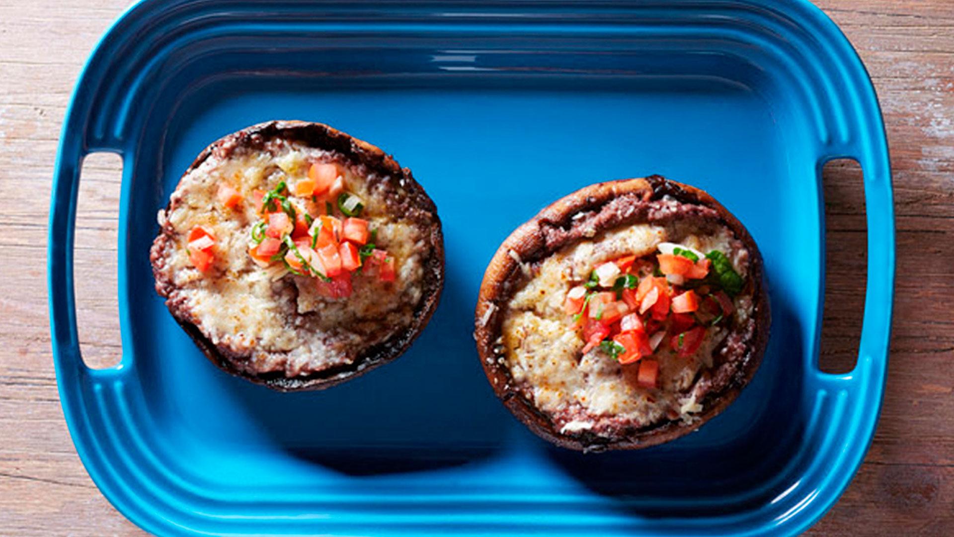 Molletes Falsos de Hongos Portobello y Pico de Gallo | Chef Oropeza