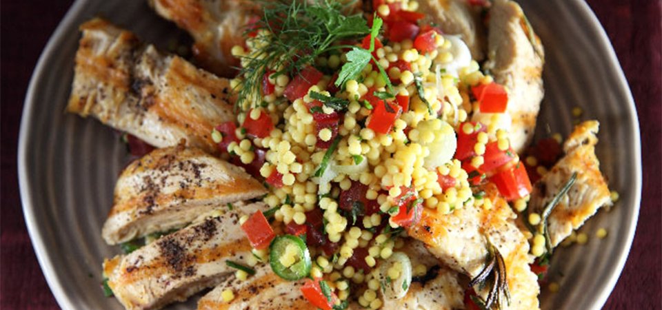 Tabbouleh de pasta con pollo a la parrilla