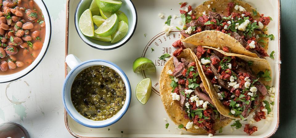 Tacos de Arrachera y Chorizo