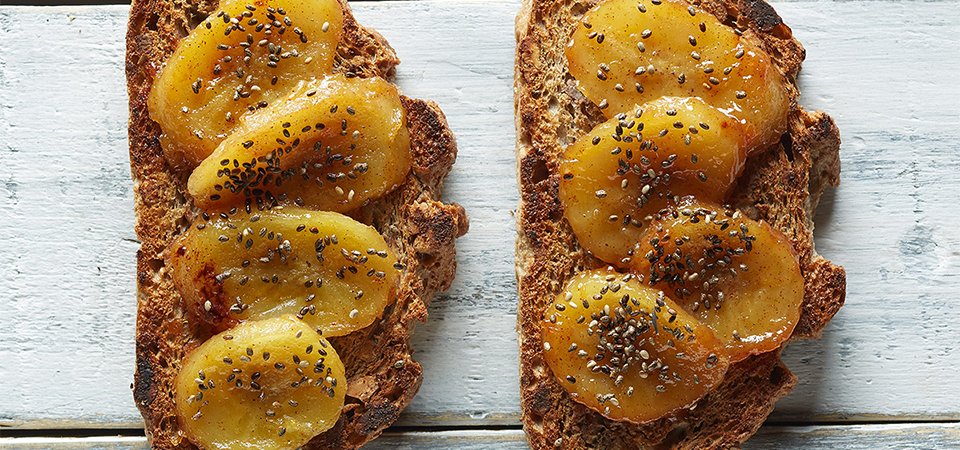 Tostado con Plátano Salteado con Chía