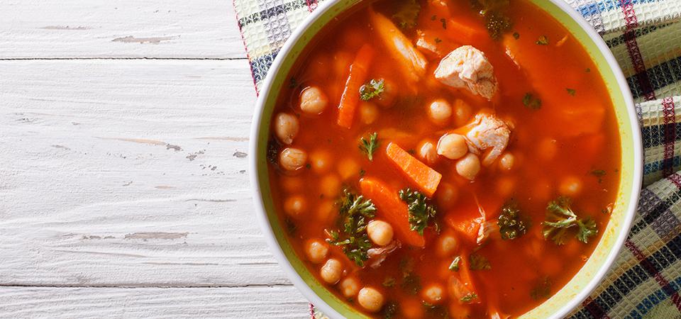 Sopa de garbanzos y caldo de tomate