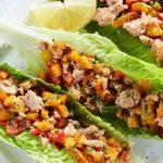 Tacos de lechuga con atún