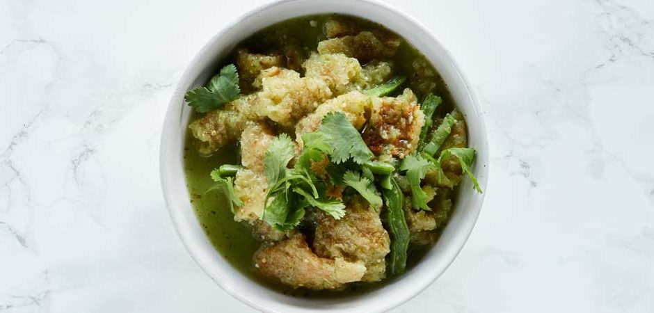 chicharron en salsa verde con nopales