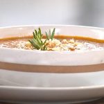 Sopa de Tomates Rostizados con Cúrcuma
