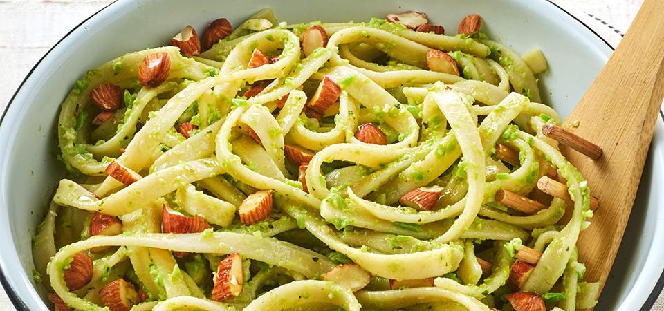 Fettuccine en Salsa de Chícharo y Menta