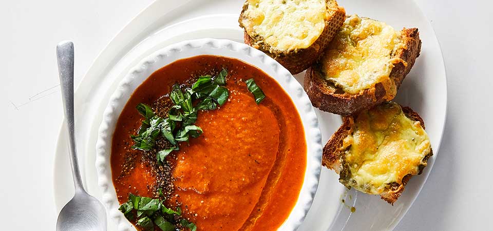 Sopa Fácil de Tomate con Albahaca