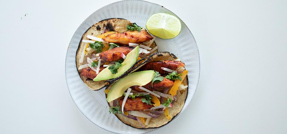 Tacos de Pescado con Ensalada de Jícama