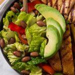 ENSALADA TROPICAL DE FRIJOLES CON POLLO