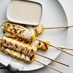 Brochetas De Piña Con Salsa Dulce