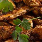 Gajos De Papa Con Salsa De Salsa De Semillas