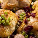 Pollo Al Maples Con Ensalada De Aàrandanos Y Chicharos Secos