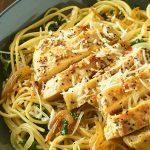 Spaghetti Con Kale y pollo Al Ajo