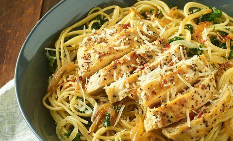 Spaghetti Con Kale y pollo Al Ajo
