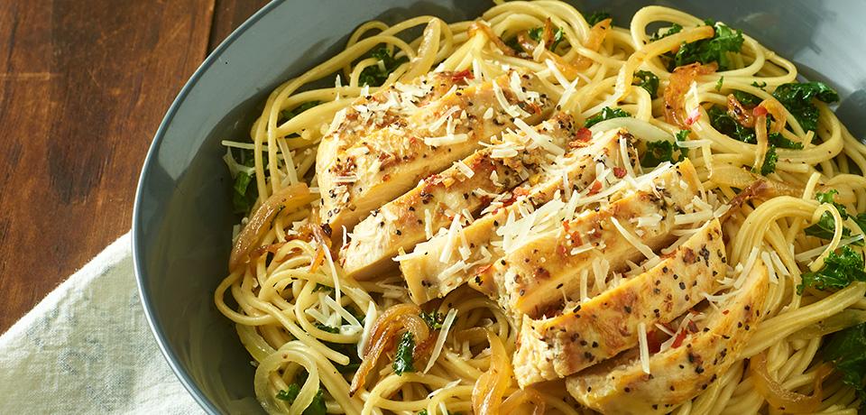 Spaghetti Con Kale y pollo Al Ajo