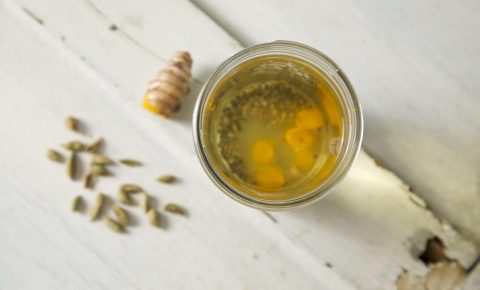 Té Antioxidante de Cúrcuma y Cardamomo