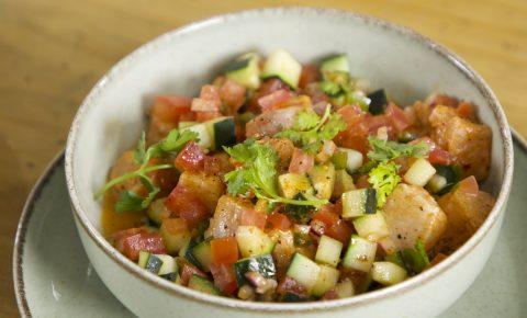 Cóctel de nabo pepino y cacahuate tostados