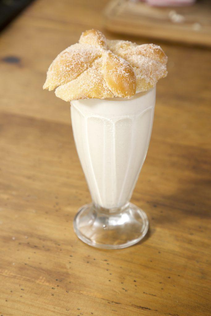 Malteada de Pan de Muerto con Cardamomo