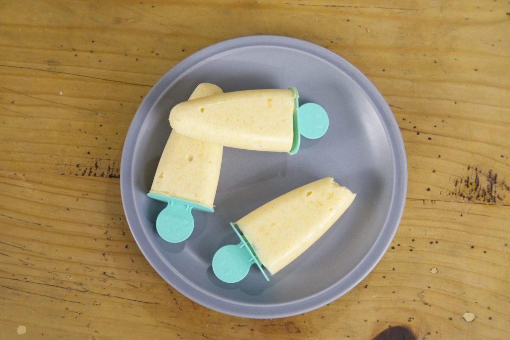 Paletas Heladas de Maracuyá y Yogurt