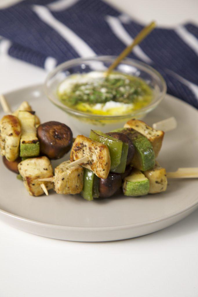 Brochetas de Pollo y Vegateles con Marinada de Limón y Oregano