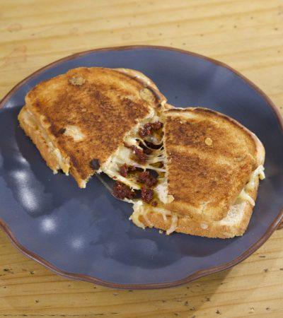 Sandwich de Queso Derretido (Grilled cheese)