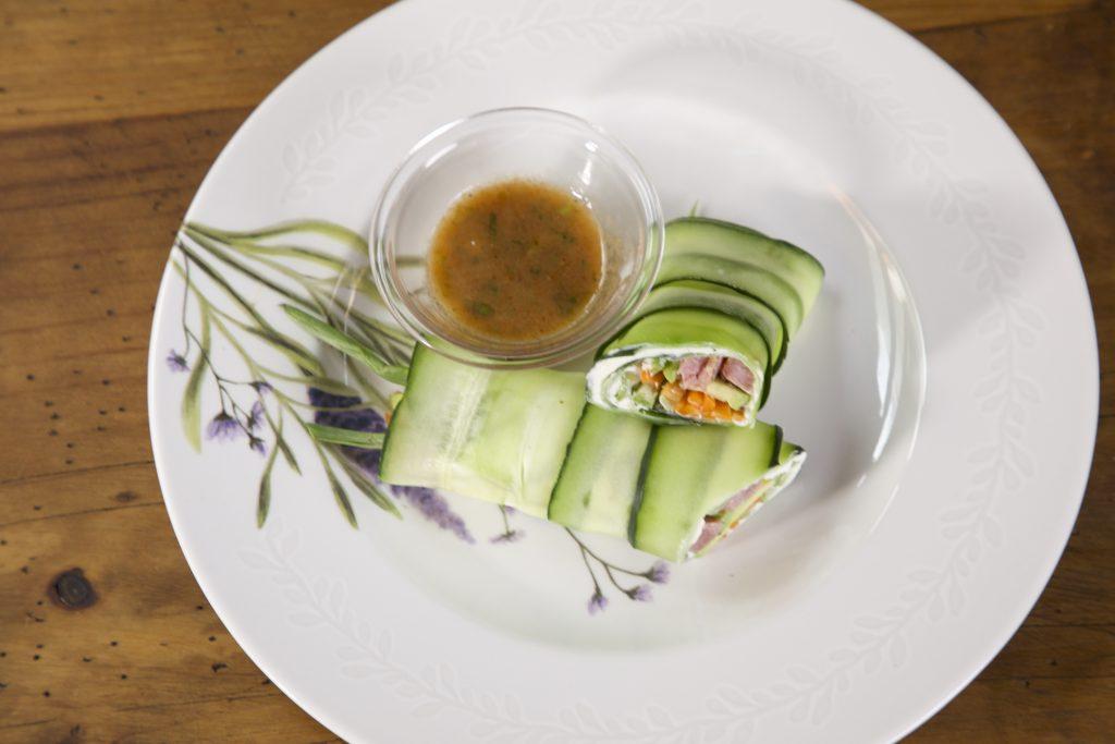 Rollo de Pepino Relleno de Atun  con Queso Crema