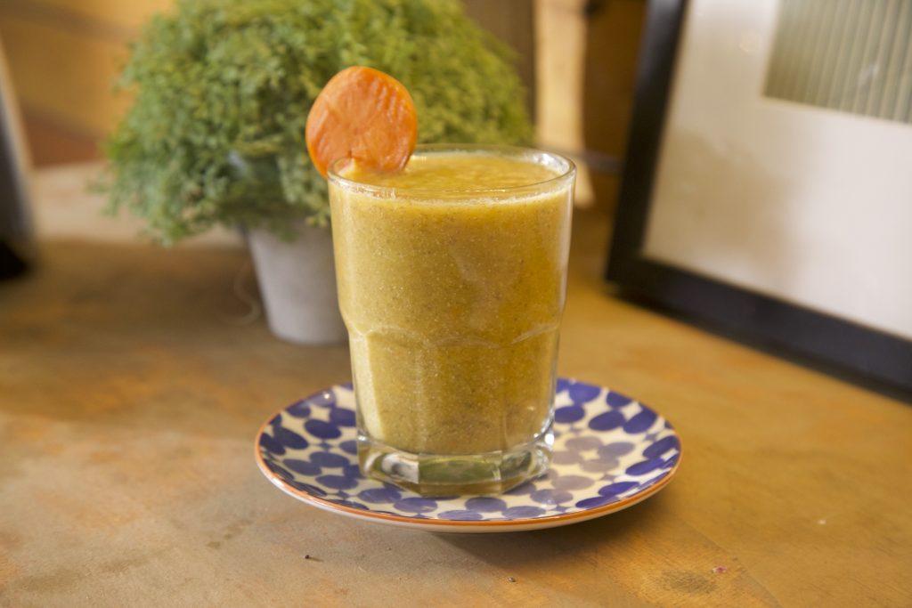 Batido de Zanahoria Piña Apio Curcuma Jugo de limon y Chia