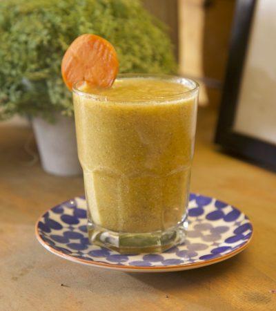 Batido de Zanahoria Piña Apio Curcuma Jugo de limon y Chia